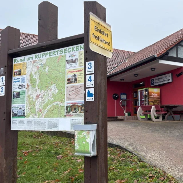 🥾🌸 Wanderlust rund ums Maison Fasson – welcher Weg darf’s heute sein?

Vor dem Bürgerhaus in Ruppertsecken hängt sie – die große Wanderkarte, die zeigt, was diese Region so besonders macht: sanfte Hügel, alte Wege, stille Wälder und ganz viel Weite. 🌿✨

Hier beginnen unzählige Touren rund ums Maison Fasson – manche führen auf den Pfälzer Höhenweg, andere auf kleine, versteckte Pfade, die fast niemand kennt.
Egal ob der Himmel blau oder grau ist und ob die Sonne sich zeigt und lacht – und wir fragen uns: Welchen Weg gehen wir heute? ☀️

Egal, ob kurzer Spaziergang oder ausgedehnte Wanderung – die Pfalz zeigt sich jetzt von ihrer schönsten Seite.
Und das Beste? Am Ende des Tages wartet das Maison Fasson – mit warmem Licht, einem guten Essen und dem Gefühl, genau richtig zu sein. 🏡💛

Mehr Infos & Buchung unter 👉 www.maison-fasson.de

#MaisonFasson #MaisonFassonMomente #FerienhausNordpfalz #NordpfalzErleben #UrlaubMitHerz #HausMitSeele #PfälzerHöhenweg #Wanderlust #Ruppertsecken #Frühlingsgefühle #NaturPur #WandernUndWohlfühlen #gruppenhaus #ferienwohnung #donnersberg #ruppertsecken #donnersbergkreis #vacation #travel #pfalz #wandern #vintage #nordpfalz #ferienwohnung #fewo #pfälzerhöhenweg #selbstversorgerhaus #donnersbergtouristikverband #donnersbergtouristik #donnersberger_land