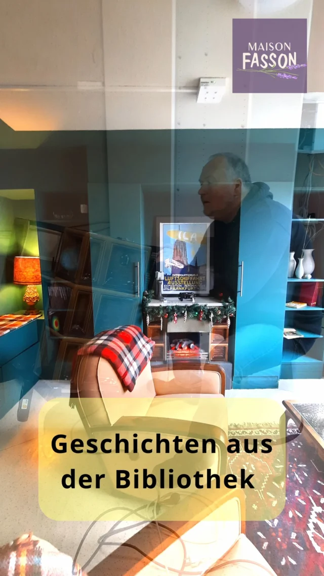 Ein Raum zum Zurücklehnen, Lesen und Durchatmen. 📖✨
Thomas erzählt, wie aus einem alten Elektrokamin ein Stück echter Gemütlichkeit wurde – mit viel Herz und Handarbeit.
Das Feuer flackert sanft, Bücher warten auf Geschichten, und der Raum lädt ein, einfach da zu sein. 🔥💛
Maison Fasson – wo Wärme mehr bedeutet als nur Temperatur.

#MaisonFasson #Bibliothek #Nordpfalz #Kaminliebe #GemütlichkeitPur #VintageCharme #Pfalzliebe #ZuhauseAufZeit #FerienhausMitSeele #Lesemoment #UrlaubMitFreunden #GemeinschaftErleben #auszeitindernatur 

Musik: Bensound
