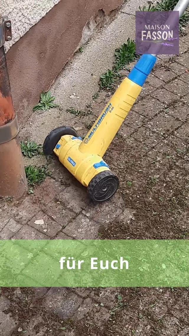 Der Frühling bringt frische Energie – auch rund ums Maison Fasson. 🌿✨
Thomas sagt dem Unkraut den Kampf an und befreit mit der elektrischen Bürste die Wege von allem, was sich über den Winter in den Fugen breitgemacht hat.

Damit Hof und Wege wieder bereit sind für sonnige Tage, entspannte Gespräche und viele schöne Momente im Freien. ☀️🏡

Das Maison Fasson mit Gruppenhaus und Ferienwohnungen kann gebucht werden.
Mehr Infos: www.maison-fasson.de

#MaisonFasson #Nordpfalz #Frühjahrsputz #FrühlingImMaisonFasson #Pfalzliebe #Gartenarbeit #MitLiebeGemacht #AuszeitInDerNatur #UrlaubMitFreunden #Familienurlaub #Gruppenhaus #FerienhausMitCharme 🌿☀️🏡
Musik: Bensonund