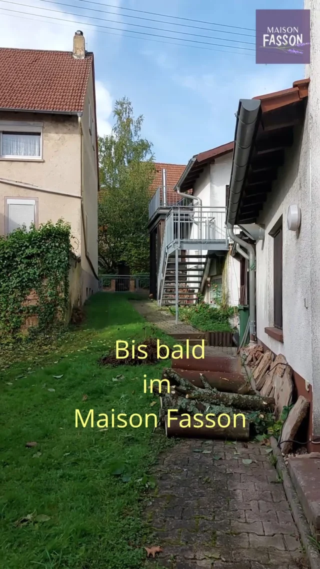 Manchmal braucht es einen Schnitt, damit Neues wachsen kann. 🌿✂️
Im Garten des Maison Fasson wurden im Herbst Bäume und Büsche gestutzt – und plötzlich entsteht Raum für neue Ideen.

Jetzt im Frühling beginnt die nächste Etappe: neue Pflanzen, neue Lieblingsplätze und viele sonnige Stunden im Grünen. ☀️🌸
Der Sommer darf kommen. 🏡

#MaisonFasson #Nordpfalz #GartenImWandel #FrühlingImMaisonFasson #Pfalzliebe #NaturErleben #Gartenliebe #AuszeitInDerNatur #UrlaubMitFreunden #Familienurlaub #FerienhausMitCharme #SommerVorfreude 🌿🌸☀️
Musik: Bensound