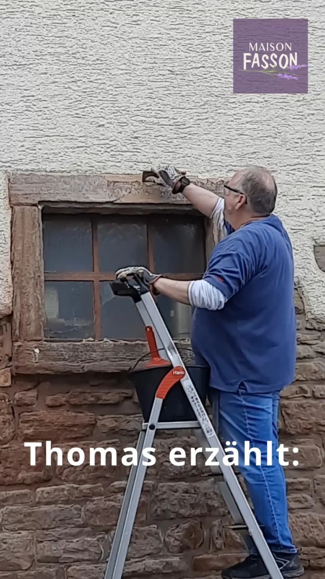 Hier entsteht mehr als nur ein Haus. 🏡✨
Thomas arbeitet am Fenster, erzählt von den kleinen Schritten, die das Maison Fasson zu dem gemacht haben, was es heute ist.

Jede Ecke, jedes Detail wurde mit Zeit, Geduld und ganz viel Herz gestaltet – damit ihr euch vom ersten Moment an wohlfühlt. 🌿

Vielleicht seid auch Ihr bald Gäste im Maison Fasson und genießt eure Auszeit in der Nordpfalz. ☀️

Das Maison Fasson mit Gruppenhaus und Ferienwohnungen kann gebucht werden.
Mehr Infos: www.maison-fasson.de

#MaisonFasson #Nordpfalz #MitLiebeGemacht #Renovierung #Pfalzliebe #FerienhausMitCharme #UrlaubMitFreunden #Familienurlaub #ZuhauseAufZeit #AuszeitInDerNatur #GemeinschaftErleben #UrlaubInDerPfalz 🏡🔨🌿
Musik: Bensound