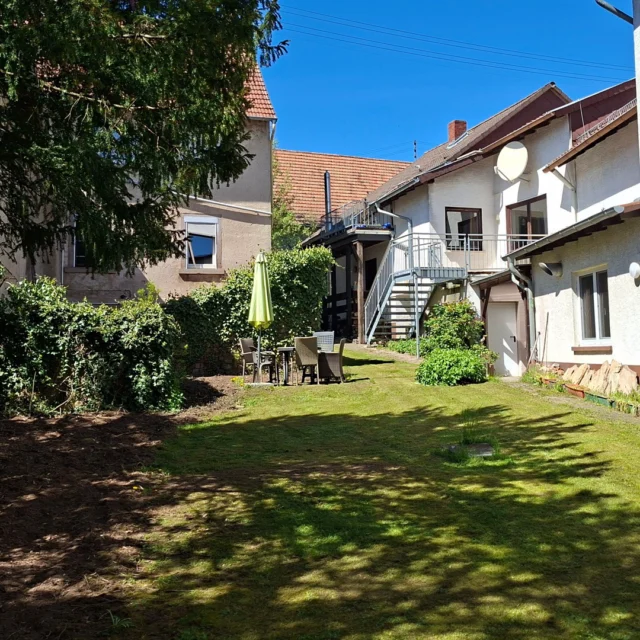 Euer Logenplatz in der Nordpfalz wartet. 🌳✨

Ein ganzes Haus für euch allein. Vintage-Chic für 15 Personen. Ein Garten, der zum Träumen einlädt. Wir haben geschuftet und gestaltet, damit ihr euch einfach nur wohlfühlen müsst. Das Maison Fasson ist mehr als eine Unterkunft – es ist euer Zuhause auf Zeit.

👉 Klickt auf www.maison-fasson.de und plant euer nächstes Highlight am Donnersberg!

#UrlaubInDeutschland #NordpfalzEntdecken #MaisonFasson #Gruppenunterkunft #Wanderlust